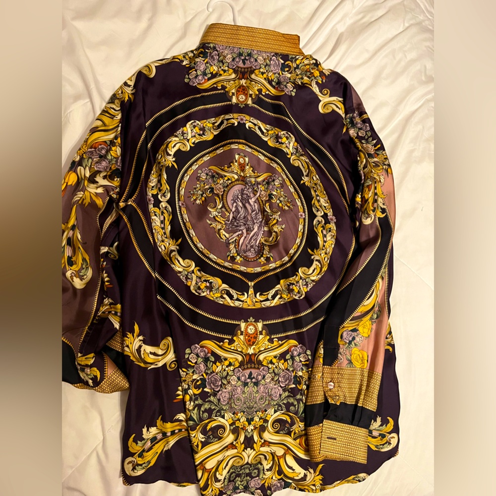 Doesn’t fit anymore I think it’s XL but fits more like Med/ Slim large